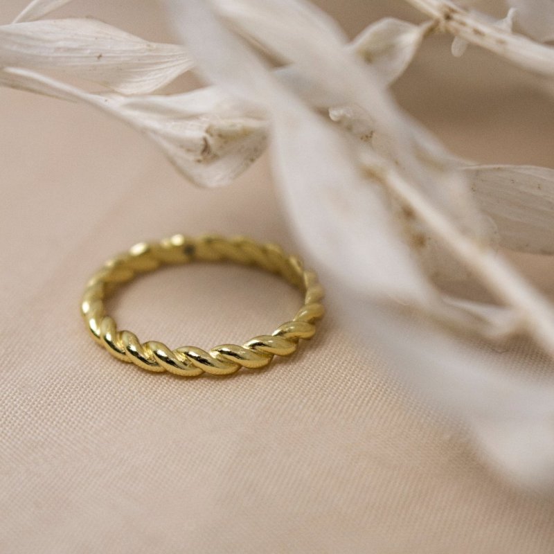 Twist Ring