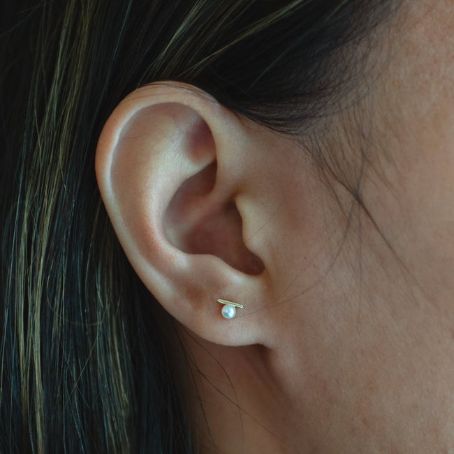 Freshwater Pearl On the Bar Stud Earrings