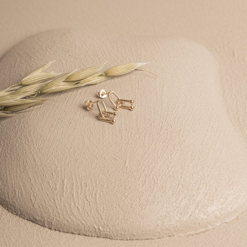 Double U Links Stud Earrings