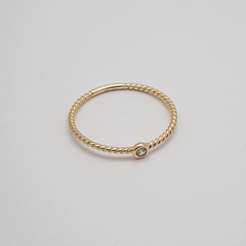 The Lune Twist Ring