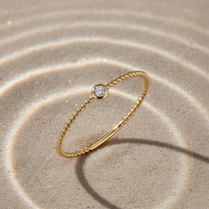 The Lune Twist Ring