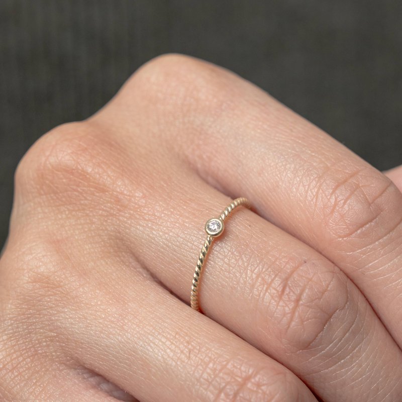 The Lune Twist Ring