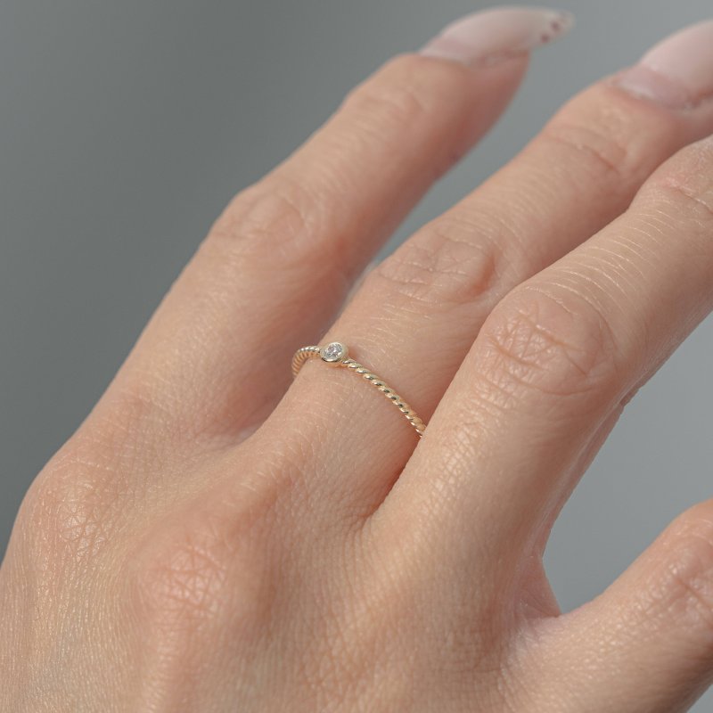 The Lune Twist Ring