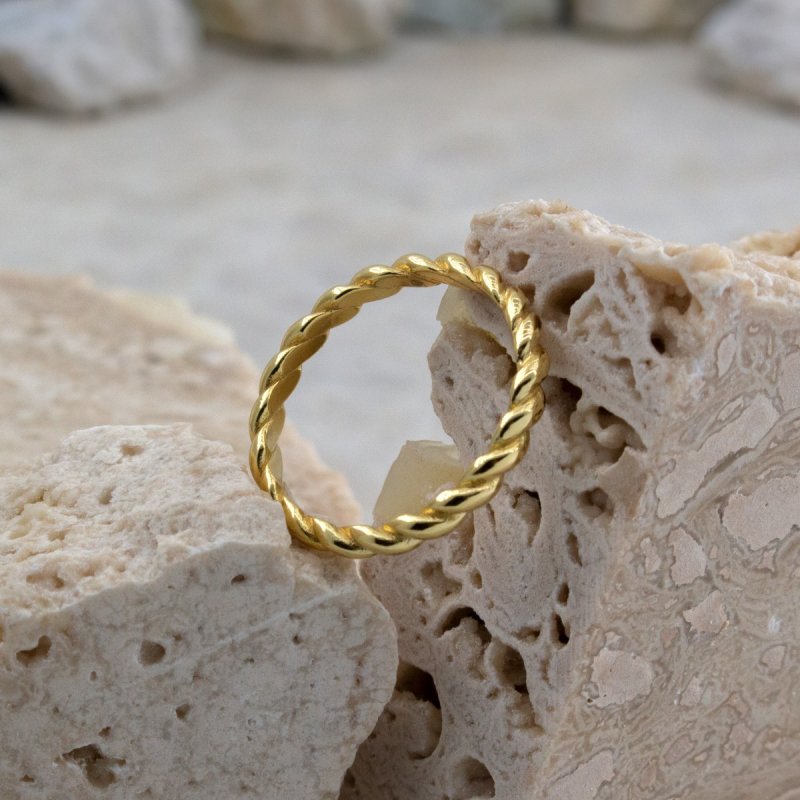 Twist Ring
