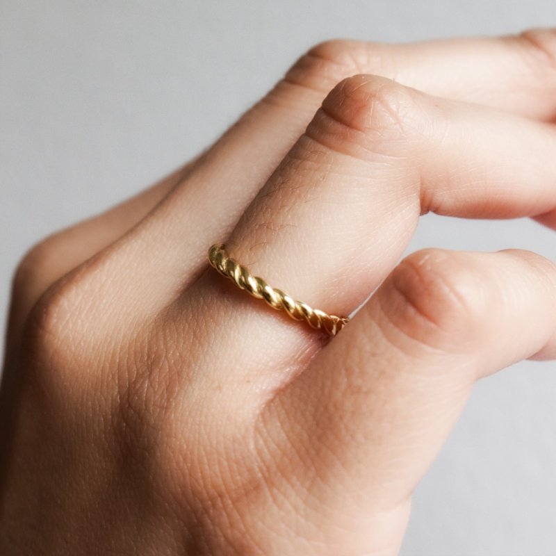 Twist Ring